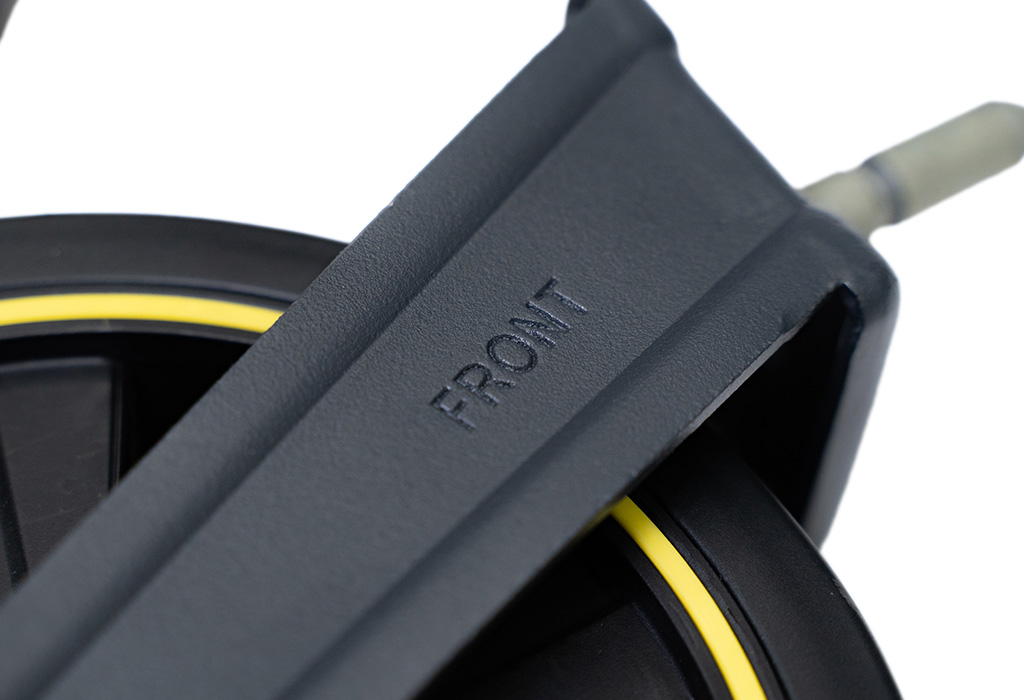 タイヤはFRONT（写真：前輪）とREAR（後輪）に分かれています